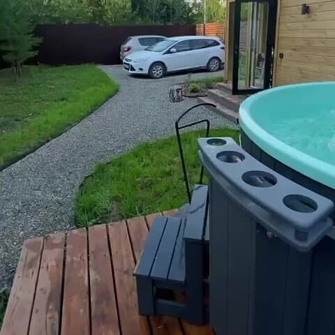 Лес. Дом. Водоём