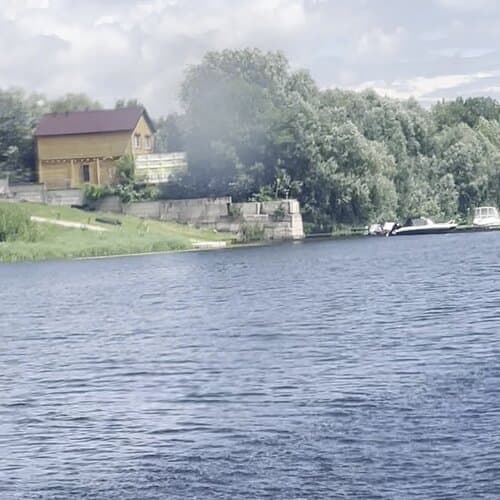 На месте