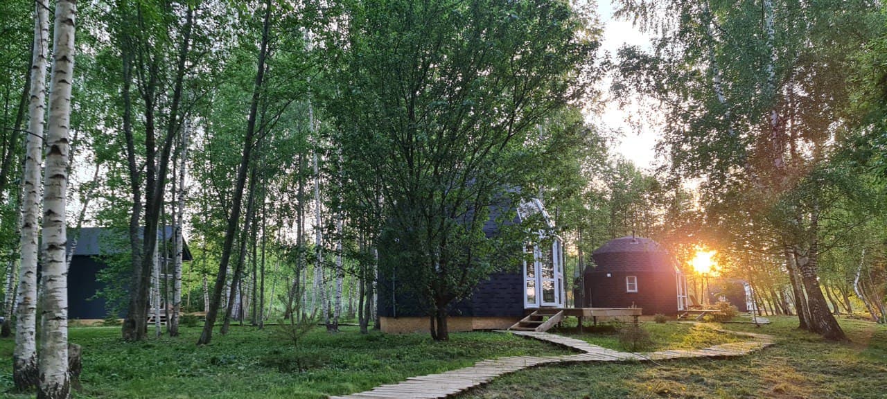 Глэмпинг Стелка — глэмпинг в Псковской области