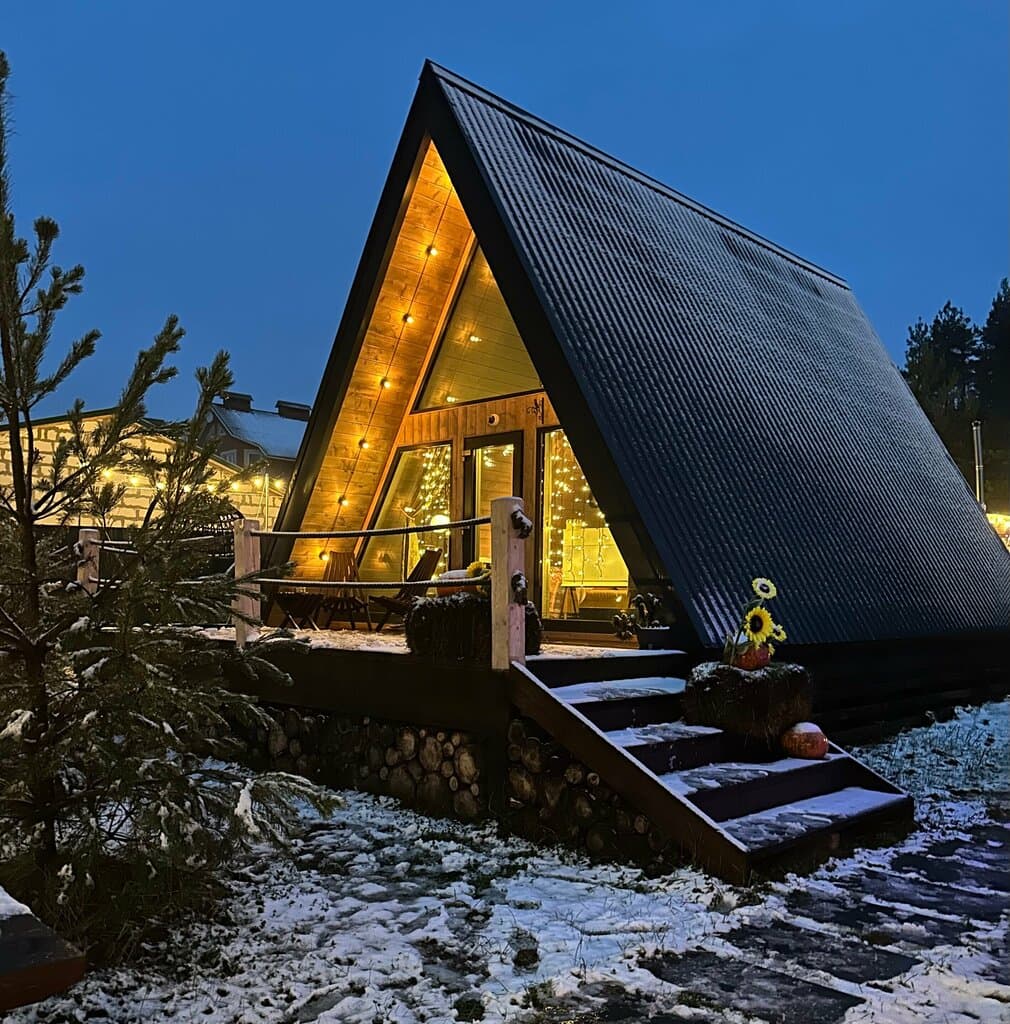 Глэмпинг А в лесу — a-frame в Московской области