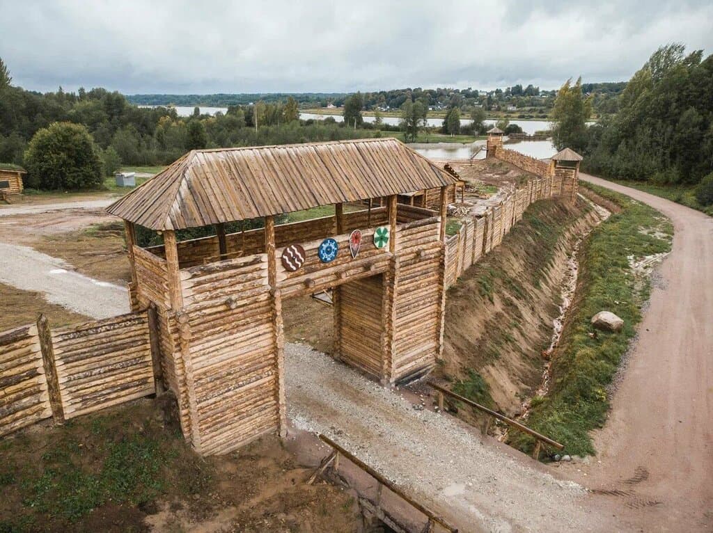 Этническое поселение Хольмгард — шатёр в Новгородской области