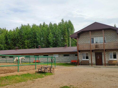 Конная усадьба