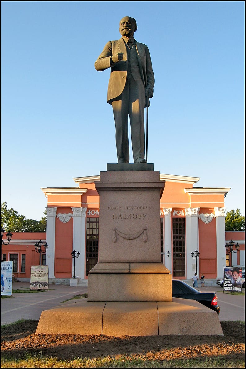 Памятник Ивану Павлову в Рязани
