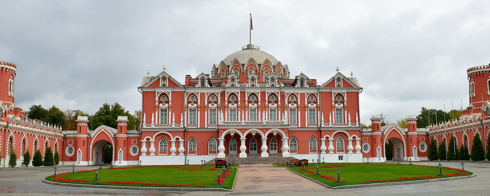 Петровский путевой дворец