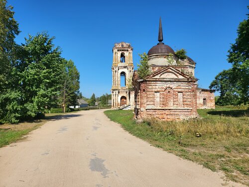 Троицкая церковь в Первитине