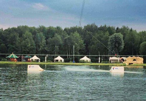 White eagles wake park