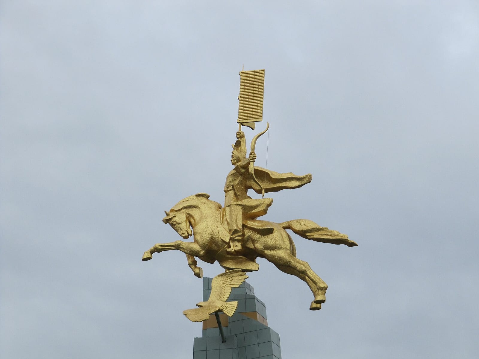 Золотой всадник (Элиста)